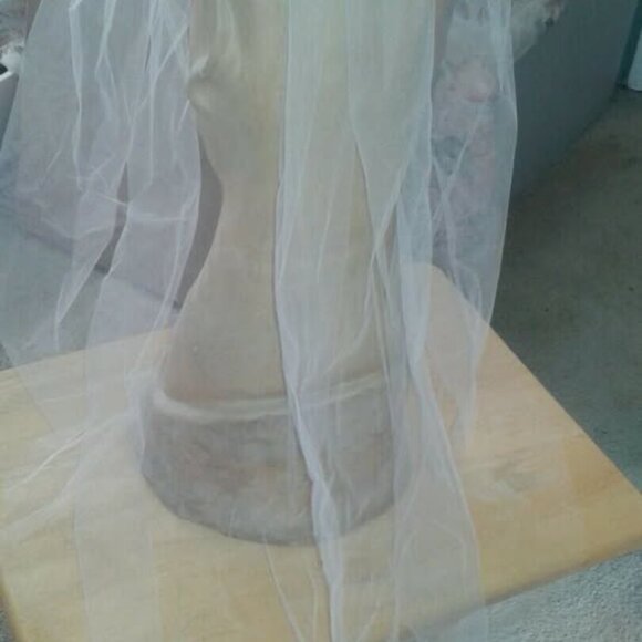 Davids Bridal Wedding veil and blusher. - Picture 5 of 8